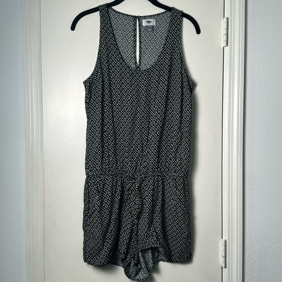 Old Navy Tank Top Short Geometric Summer Romper Size Medium - Picture 1 of 8